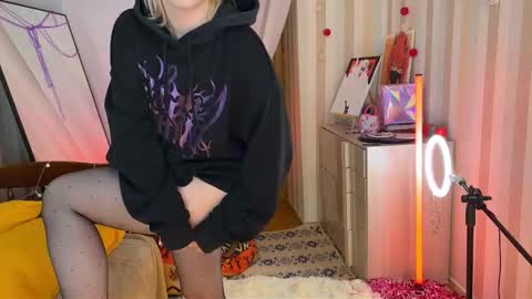 Snapshot of igotuscookies chatting on February 28, 2026, 5:47 pm Emmy help me reach 100 thumbs up online show from February 28, 2026, 5:47 pm