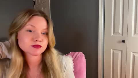 Snapshot of iheartcassie2844 chatting on February 11, 2026, 3:44 am cassie online show from February 11, 2026, 3:44 am