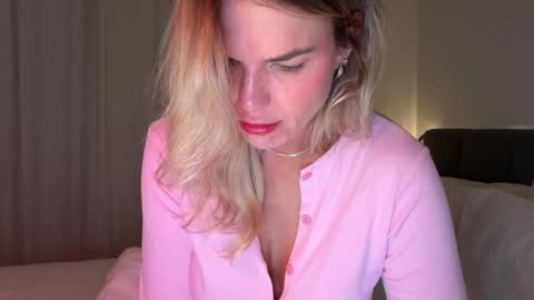 Snapshot of iiivy_ chatting on January 16, 2025, 5:00 am Ivy online show from January 16, 2025, 5:00 am