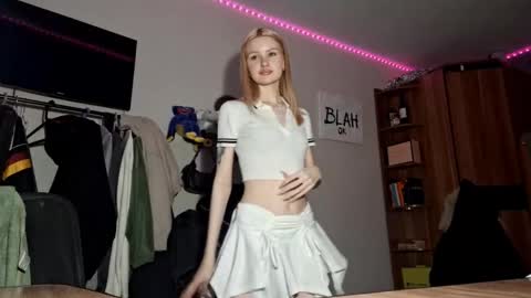 ShyLuna online show from February 11, 2026, 7:13 am