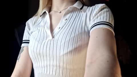 ShyLuna online show from March 22, 2026, 6:39 am