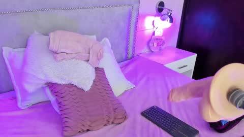 Snapshot of iliy_ chatting on February 16, 2025, 1:25 am ILY online show from February 16, 2025, 1:25 am