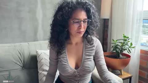 Kloe online show from February 7, 2026, 3:38 pm