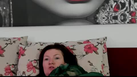 Snapshot of illegalbeauty87 chatting on May 11, 2026, 3:29 pm Ingrid or more easier...Miss GoDDess Mistress online show from May 11, 2026, 3:29 pm