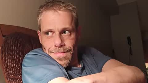 Snapshot of ilovesquirterz1 chatting on December 9, 2024, 5:40 am Ilovesquirterz1 online show from December 9, 2024, 5:40 am