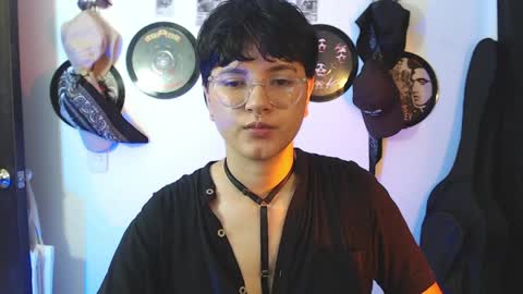 Sophie online show from May 15, 2026, 11:01 pm
