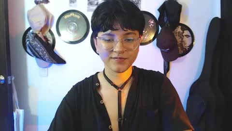 Sophie online show from May 15, 2026, 11:12 pm