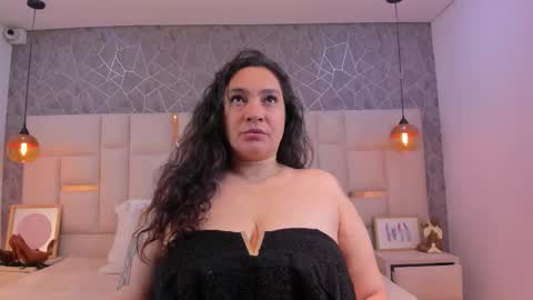 Snapshot of im_alaya chatting on November 12, 2025, 5:30 am Alaya online show from November 12, 2025, 5:30 am