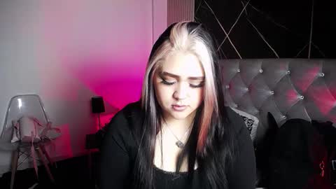 Snapshot of im_bunny__ chatting on November 10, 2025, 12:04 pm im_bunny__ online show from November 10, 2025, 12:04 pm