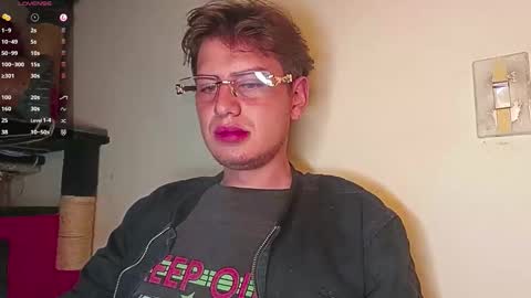 Snapshot of im_dereck_martinez_69 chatting on September 10, 2025, 5:29 am im_dereck_martinez_69 online show from September 10, 2025, 5:29 am