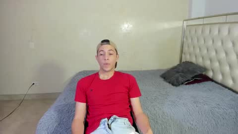 Snapshot of im_emilianolux chatting on October 27, 2025, 7:40 pm IM EMILIANOLUX online show from October 27, 2025, 7:40 pm