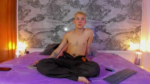 im_kaistorm online show from November 12, 2025, 3:29 am