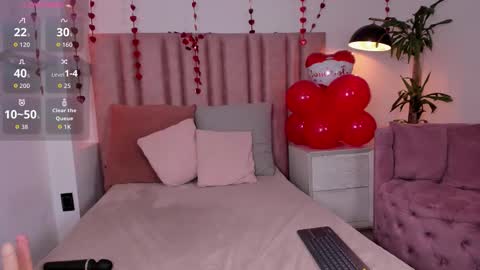 Luna Luxe online show from February 15, 2026, 1:09 pm