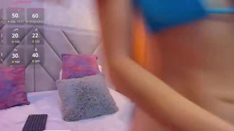 Snapshot of im_manu chatting on November 7, 2025, 12:27 pm Manu online show from November 7, 2025, 12:27 pm