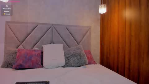 Manu  online show from December 17, 2025, 11:16 am