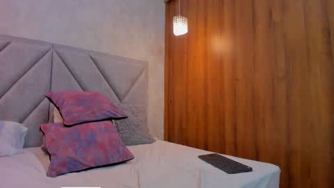 Manu  online show from February 18, 2026, 3:19 pm