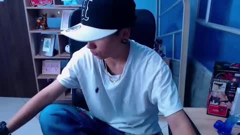 Snapshot of im_mathias chatting on March 6, 2025, 3:24 am mathias online show from March 6, 2025, 3:24 am