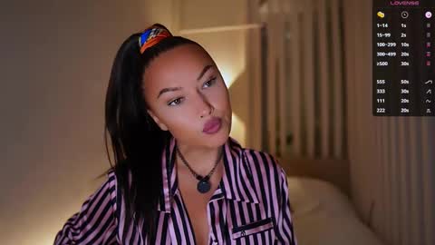 Milla online show from November 14, 2025, 4:06 pm