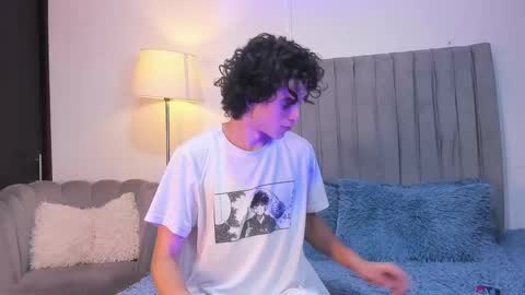 Snapshot of im_perseo_ chatting on December 14, 2025, 7:51 pm Perseo - Help me with 50 thumbs up online show from December 14, 2025, 7:51 pm