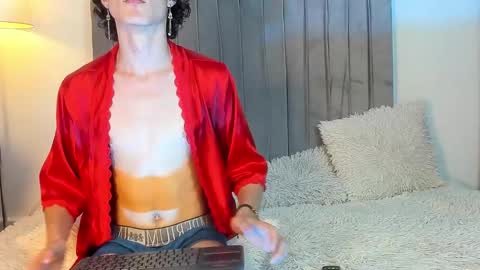 Snapshot of im_perseo_ chatting on December 16, 2025, 8:14 pm Perseo - Help me with 50 thumbs up online show from December 16, 2025, 8:14 pm