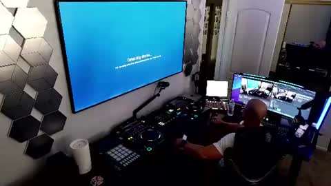 DJ Azra online show from July 30, 2026, 7:02 pm