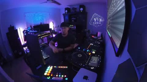 DJ Azra online show from August 1, 2026, 3:17 am
