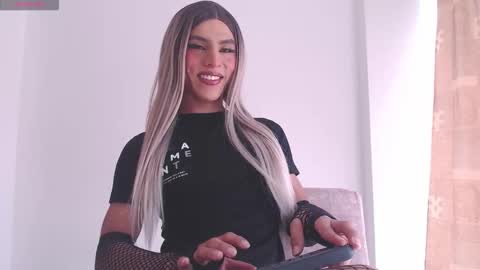 Snapshot of imdominique chatting on October 18, 2025, 3:02 pm online show from October 18, 2025, 3:02 pm