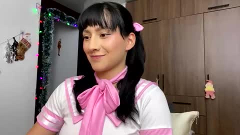 Lenka online show from December 17, 2025, 11:33 pm