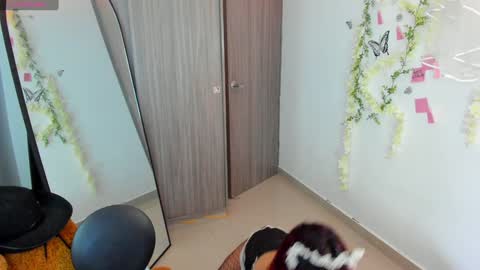 Snapshot of immia_rosse chatting on December 12, 2024, 10:42 pm mia --------- COL TIME online show from December 12, 2024, 10:42 pm