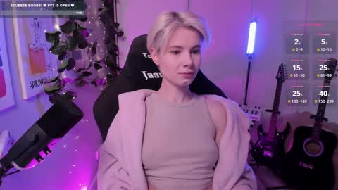 Snapshot of imnotmia chatting on February 19, 2025, 9:50 am Mia online show from February 19, 2025, 9:50 am