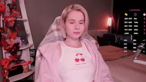 Mia online show from November 17, 2025, 10:10 am