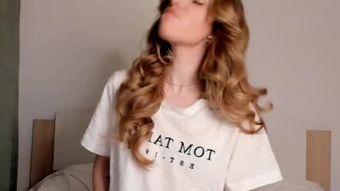 Snapshot of imogensy chatting on March 4, 2025, 12:18 am my name Imo Fansly online show from March 4, 2025, 12:18 am