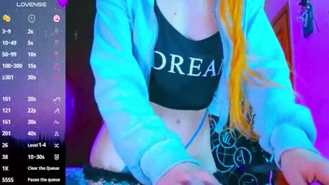 Lora online show from December 18, 2025, 4:46 pm