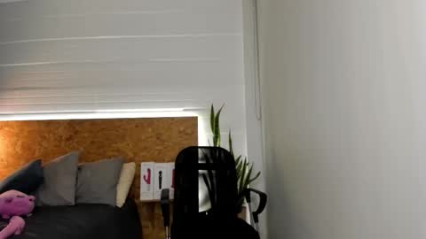 Angel online show from March 8, 2026, 2:04 am