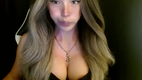 Queen Gwen online show from October 30, 2025, 12:45 am