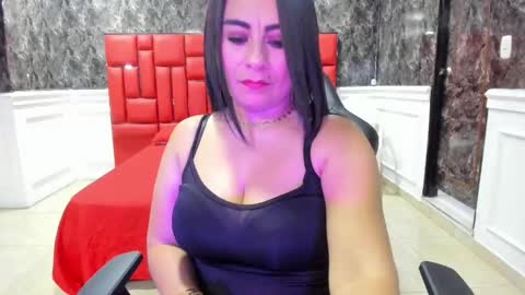 Snapshot of imyourdirtymilf chatting on October 11, 2025, 1:20 pm Karina online show from October 11, 2025, 1:20 pm