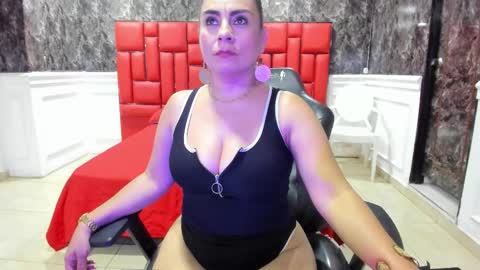 Snapshot of imyourdirtymilf chatting on October 18, 2025, 7:14 pm Karina online show from October 18, 2025, 7:14 pm