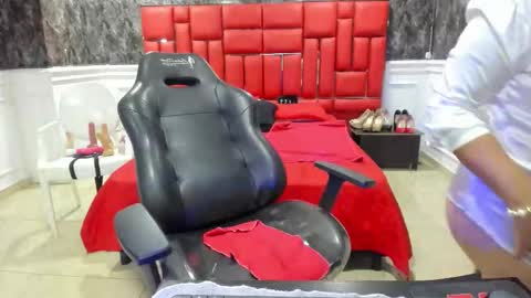 Snapshot of imyourdirtymilf chatting on November 7, 2025, 7:47 pm Karina online show from November 7, 2025, 7:47 pm