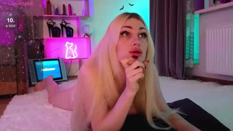 Snapshot of inchcaser chatting on October 8, 2025, 9:34 pm Dina Help me reach 100 likes online show from October 8, 2025, 9:34 pm