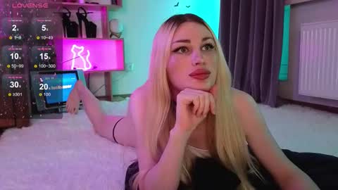 Snapshot of inchcaser chatting on November 25, 2025, 9:26 pm Dina Help me reach 100 likes online show from November 25, 2025, 9:26 pm