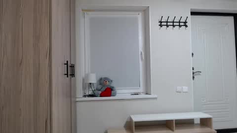 Della online show from September 18, 2025, 6:10 pm