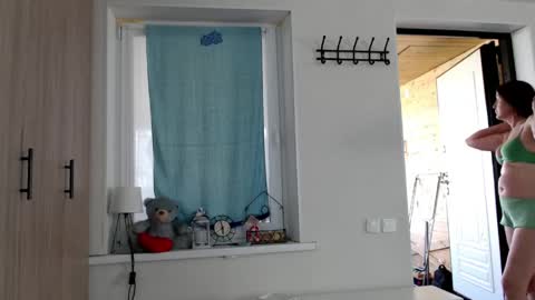 Snapshot of increible_della chatting on May 19, 2026, 9:15 am Della online show from May 19, 2026, 9:15 am