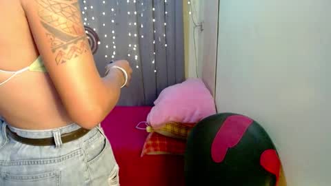 Snapshot of indaypakay_ts chatting on December 13, 2024, 9:13 am Pakay online show from December 13, 2024, 9:13 am