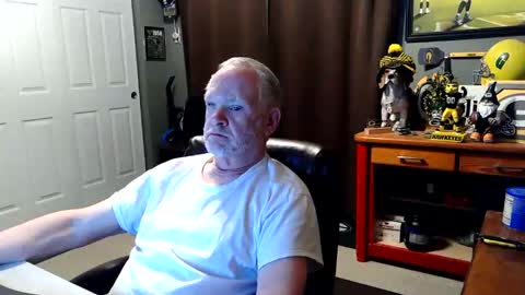 Papa online show from May 4, 2026, 9:49 am