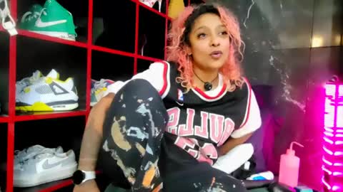 Nikki online show from May 15, 2026, 5:47 am