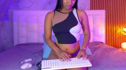 LITTLE AINHOA  online show from April 15, 2026, 7:54 pm