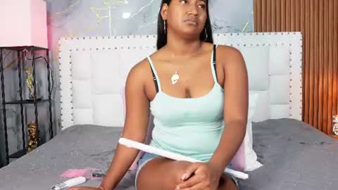 Snapshot of indiancutiie chatting on July 13, 2026, 7:49 pm LITTLE AINHOA online show from July 13, 2026, 7:49 pm