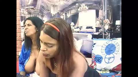 indiansexyass4u2luv online show from February 15, 2026, 8:38 pm