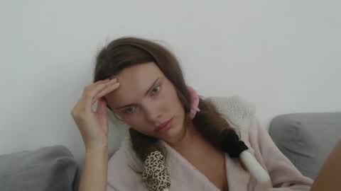 Sweet girl online show from September 29, 2025, 10:31 am