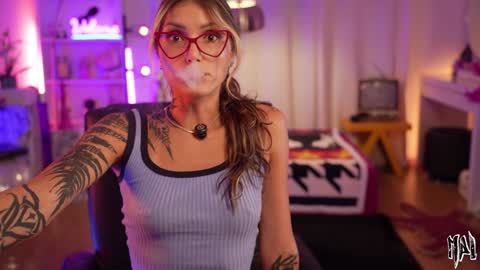 Snapshot of informal_ chatting on October 10, 2025, 11:26 pm MAL --- online show from October 10, 2025, 11:26 pm